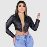 chaqueta cuerina mujer Colombia, chaqueta crop cuerina, chaqueta negra corta mujer, chaqueta estilo moto cuerina