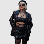 Chaqueta negra con cadenas para mujer