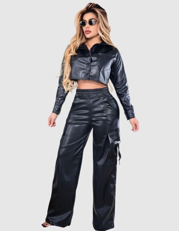 conjunto cuerina mujer, conjunto negro elegante, conjunto en cuerina Colombia, outfit cuero sintético, conjunto UwU moda, ropa de noche mujer.